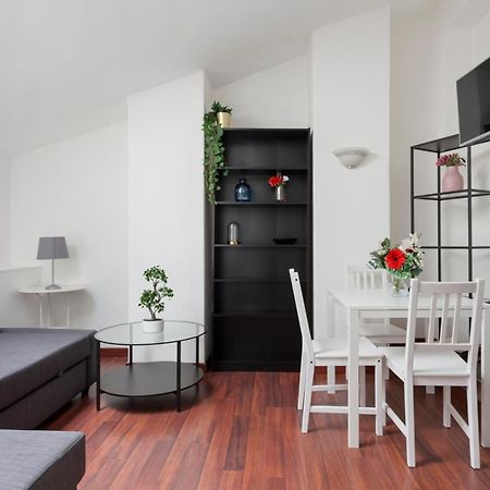 1 Bedroom & 1 Living Room Apt - Duomo 5 Милано Екстериор снимка