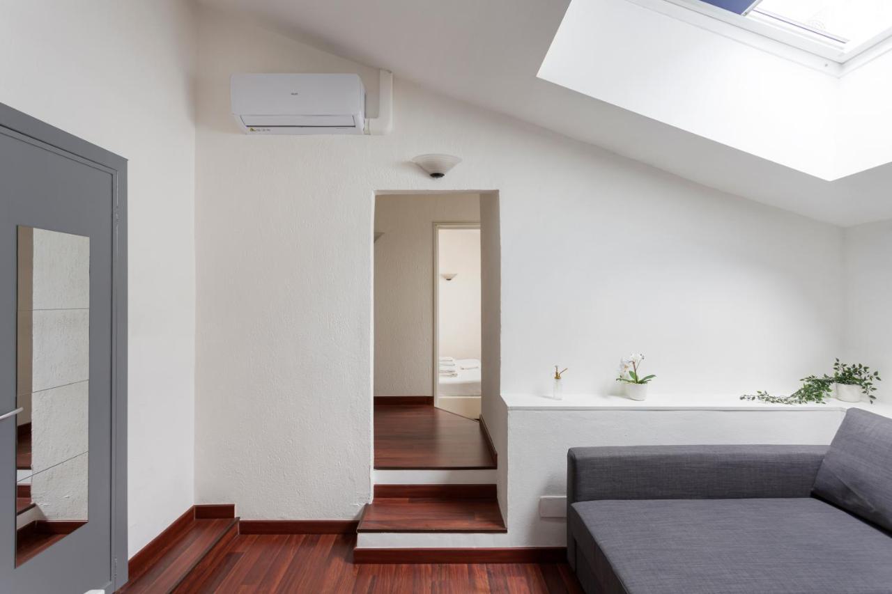1 Bedroom & 1 Living Room Apt - Duomo 5 Милано Екстериор снимка