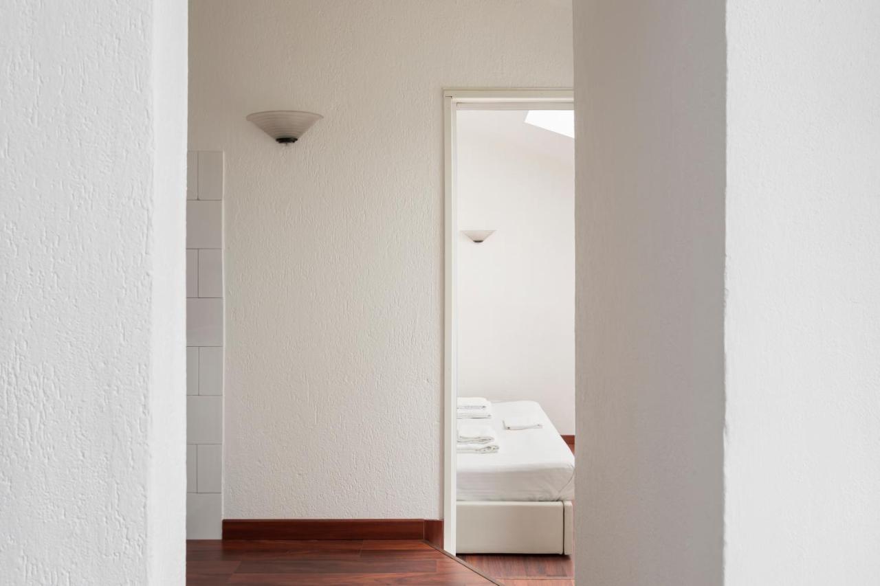 1 Bedroom & 1 Living Room Apt - Duomo 5 Милано Екстериор снимка