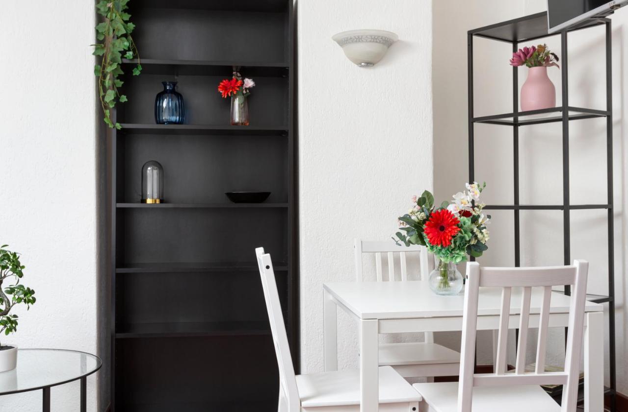 1 Bedroom & 1 Living Room Apt - Duomo 5 Милано Екстериор снимка